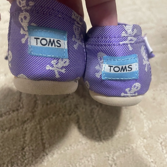 Tom’s glitter skull toddler size T8 - Picture 3 of 6